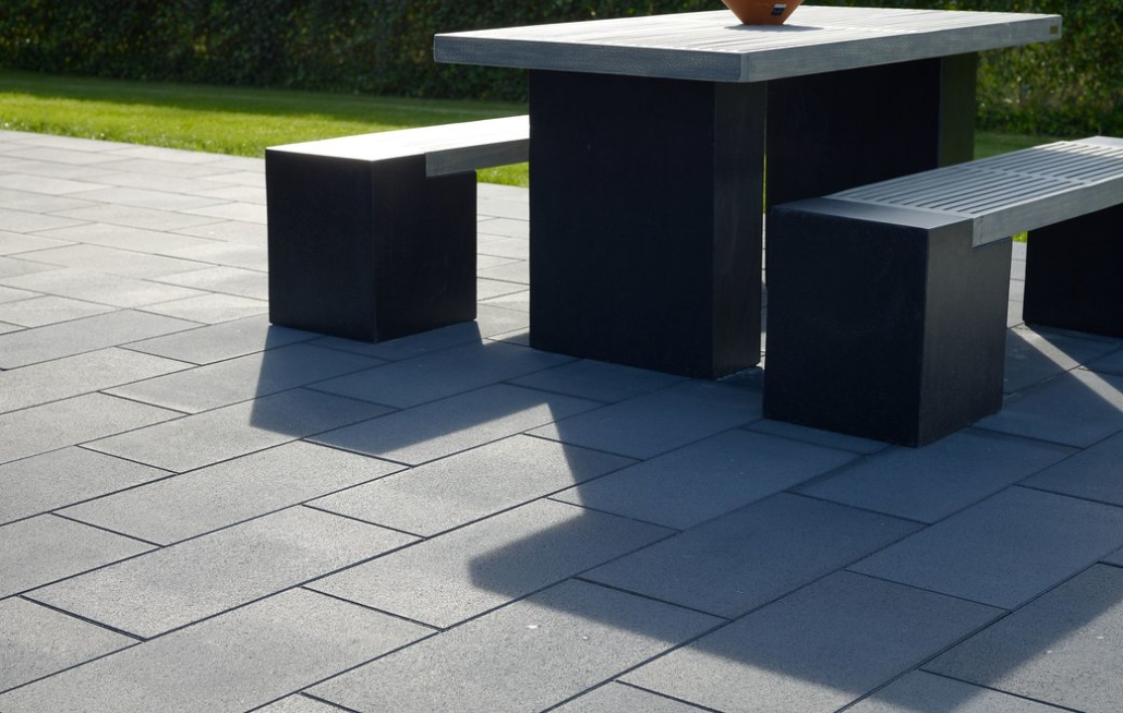 Sierbestrating-limburg-tuinvariant-Megategel Carreau 60x30x6 2/2 Carbon Intense